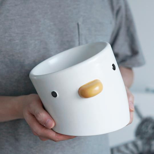 PURROOM Elevated Chick Ceramic Pet Bowl (Tilted)